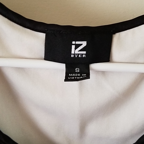 IZ Byer black and white blouse with belt - Picture 2 of 6